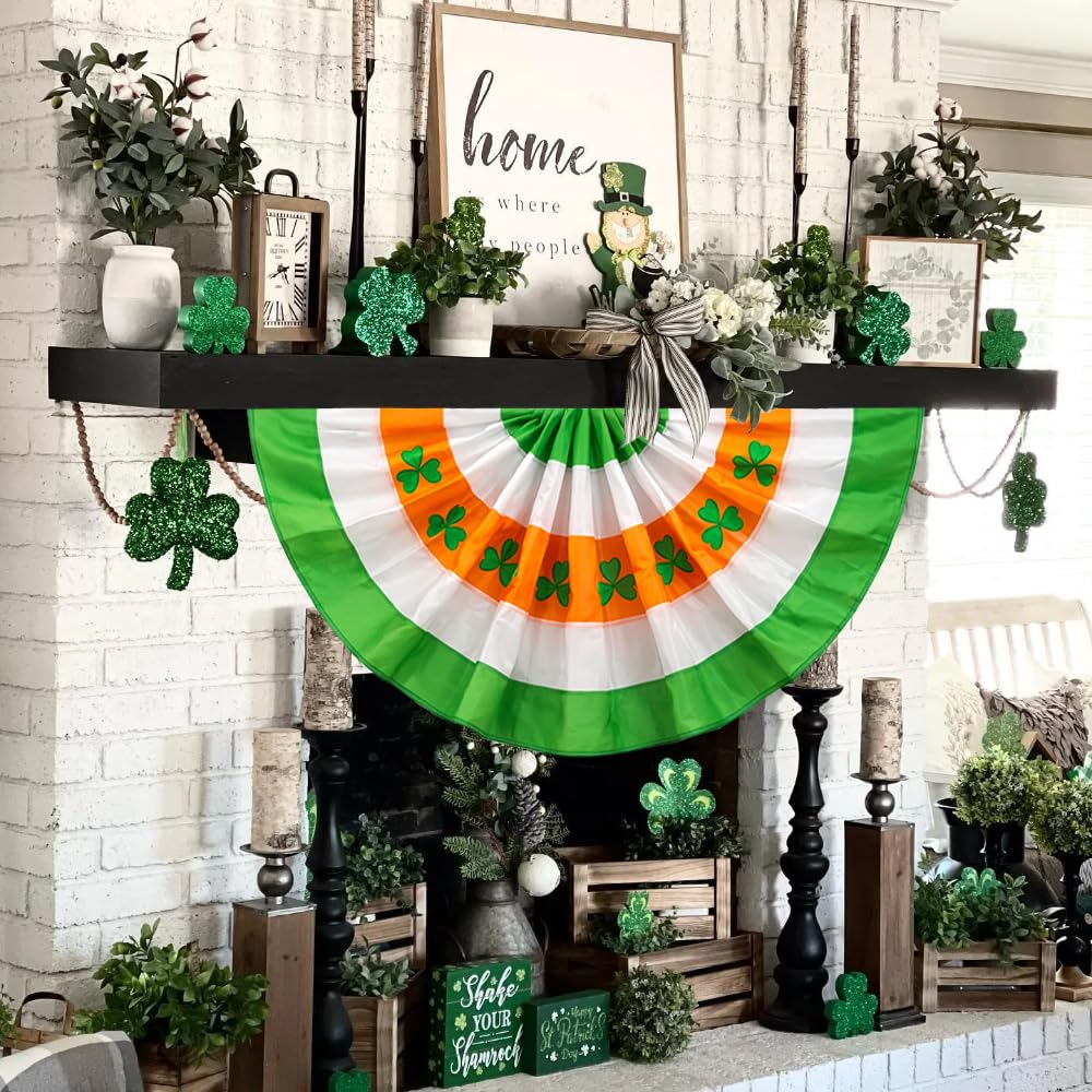 LinaGarten four-pack flags ready to refresh holiday displays