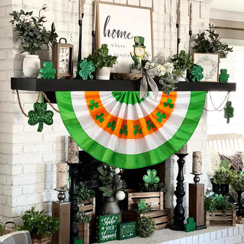 LinaGarten four-pack flags ready to refresh holiday displays