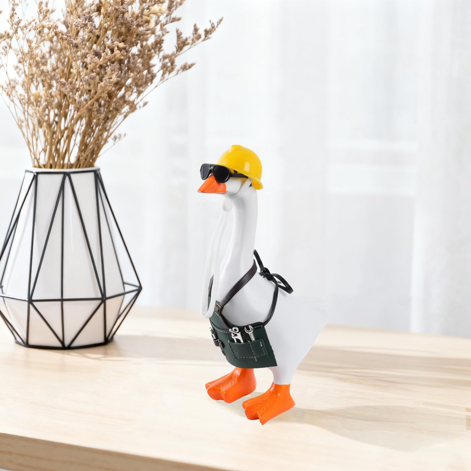 Linastu 7-inch magnetic desk goose outfit designed for easy dressing.