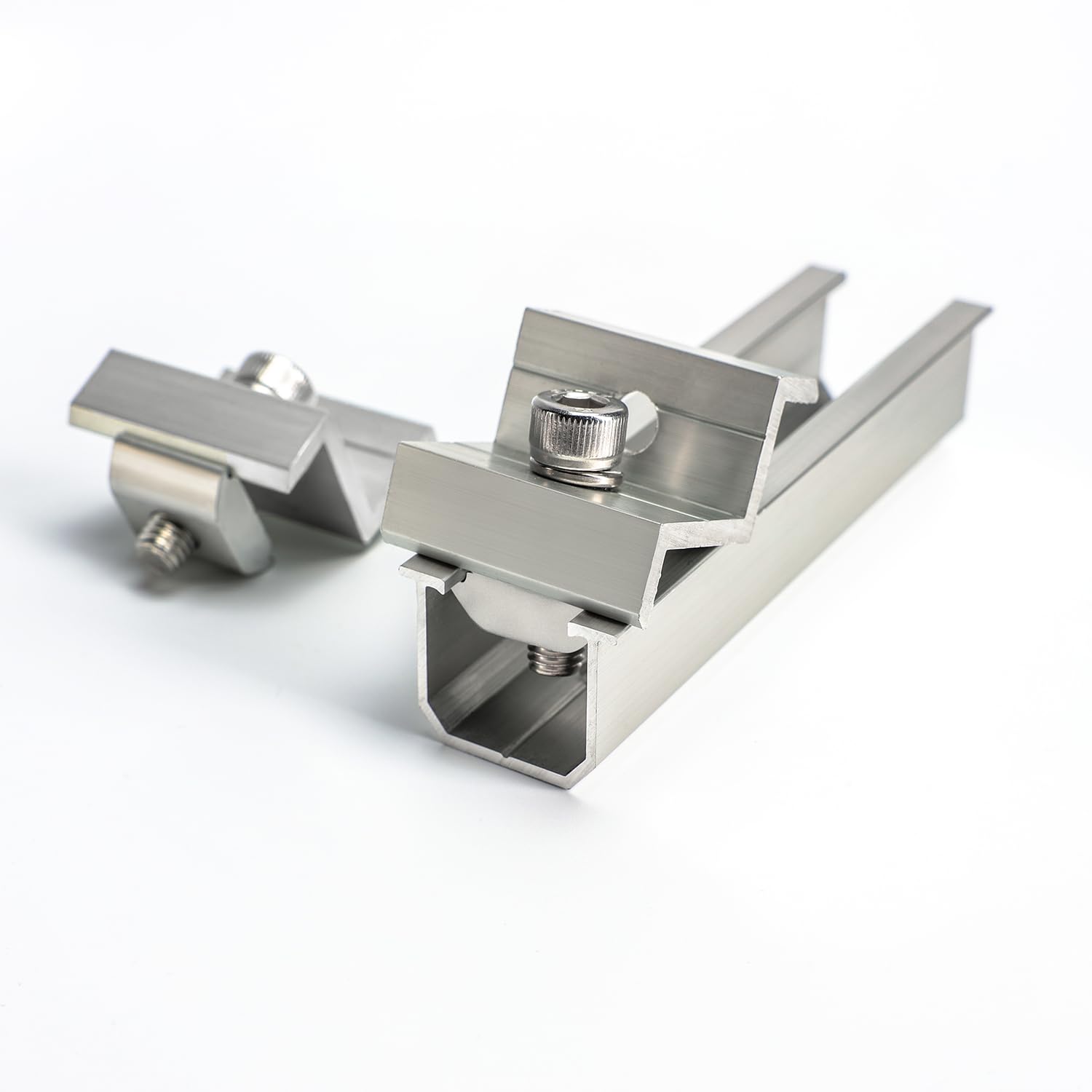 Link Solar end clamps stabilizing edge panels for a tight solar array