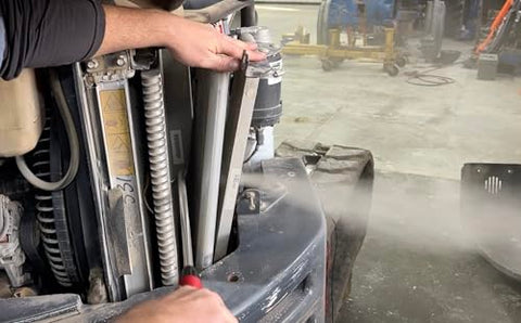 Lisle Radiator Genie Pro patented fan head increases cleaning pressure and width