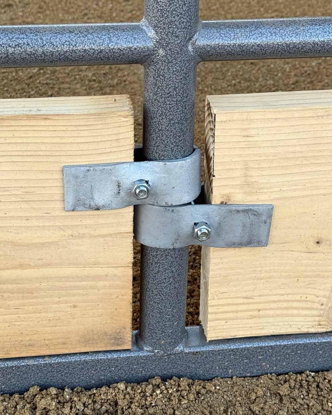 Livestock Corrals 8-pack clamps for stalls, corrals, and round pens.