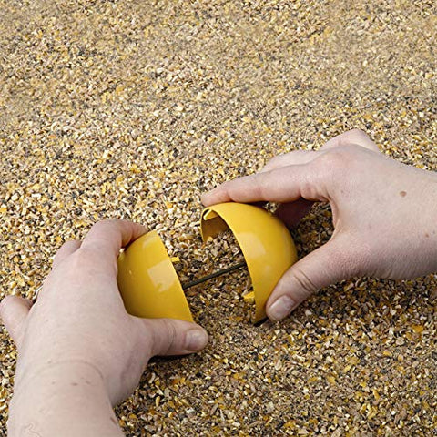 Lixit baby chick feeder-waterer showing 32 oz capacity for extended use.