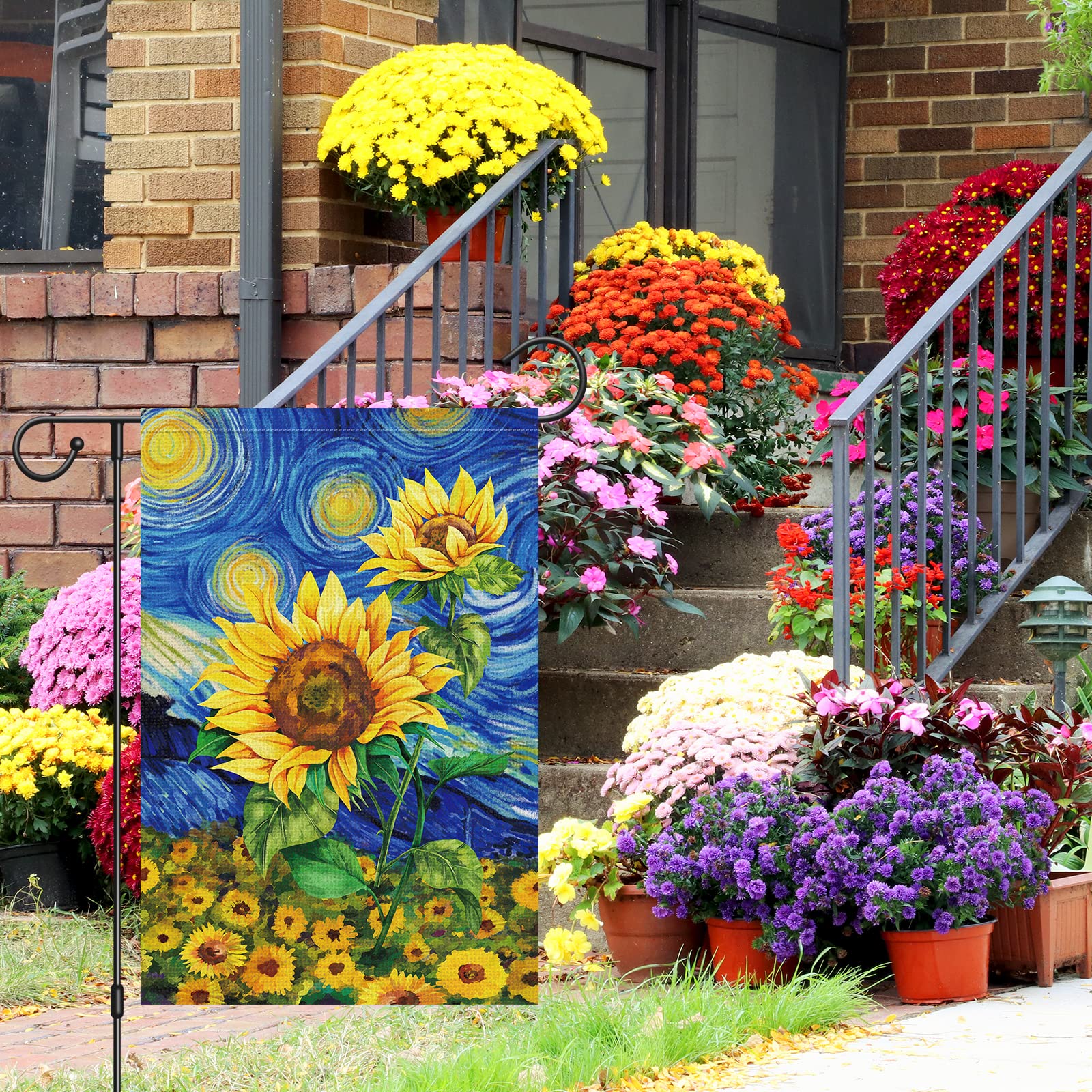 Louise Maelys double-sided sunflower flag stays visible from all angles.