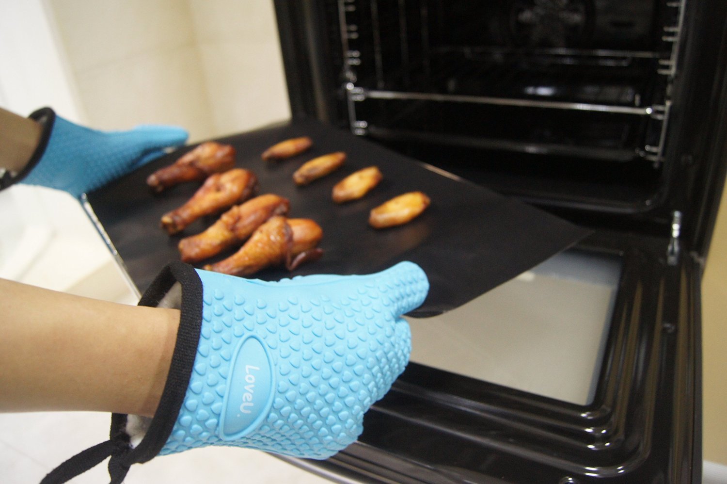 Loveuing dishwasher-safe gloves clean easily after cooking sessions.