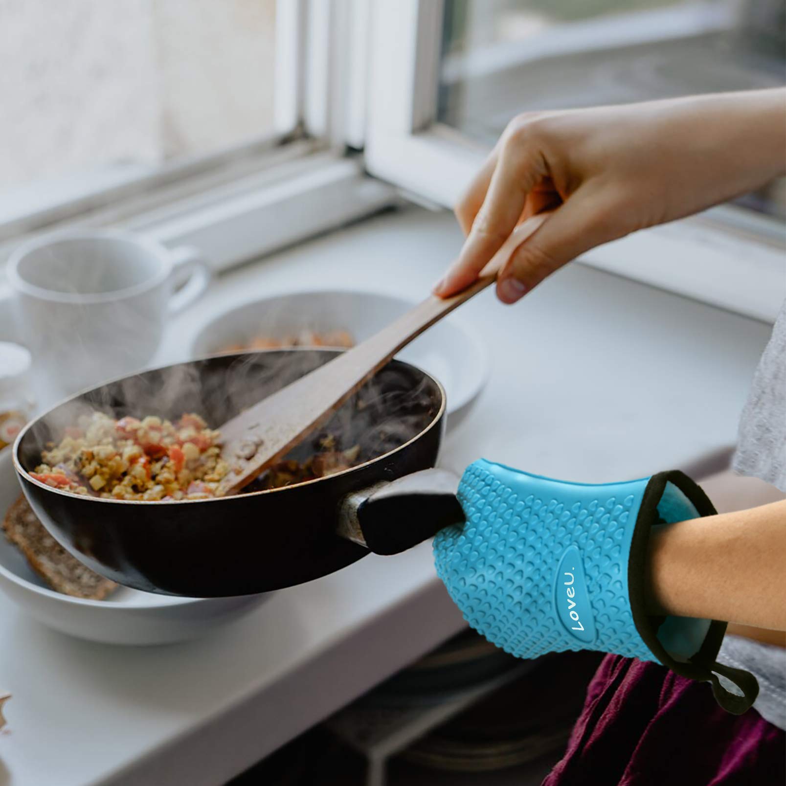 Loveuing five-finger silicone gloves give precise control for tasks.
