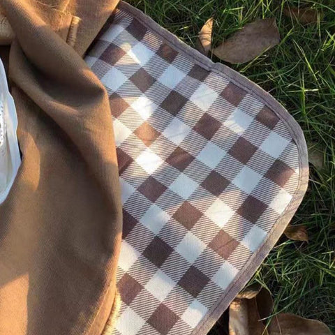 LRUUIDDE sandproof beach blanket ready for beach lounging