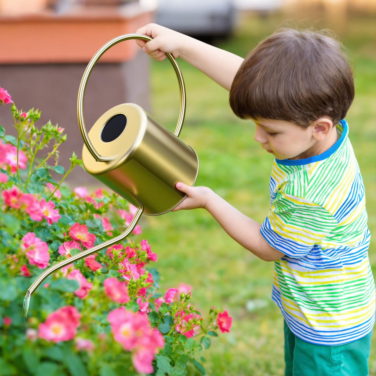 LTSUMI long-spout can reach tight spaces between leaves