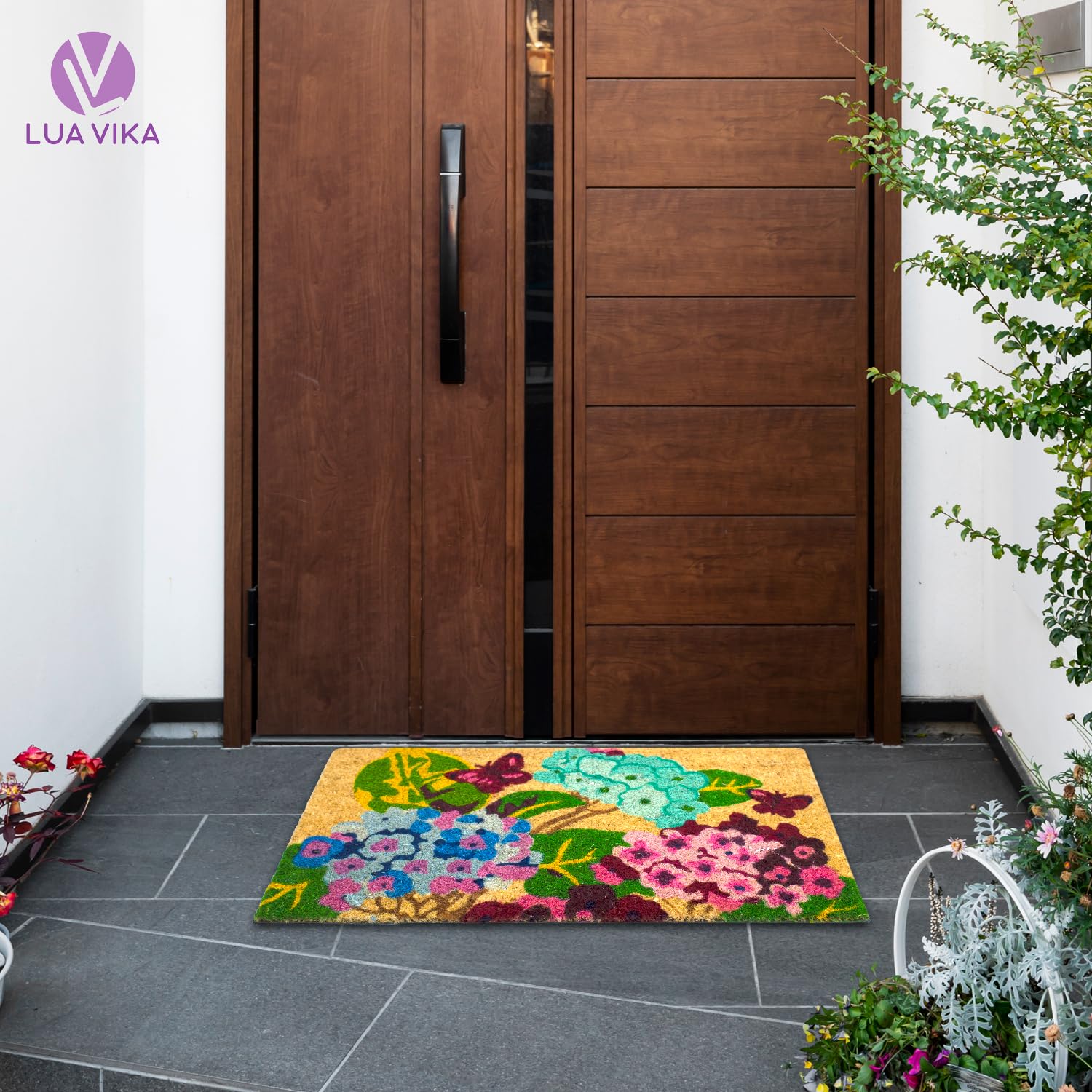 LUA VIKA stylish entry mat complements any decor while catching dirt.