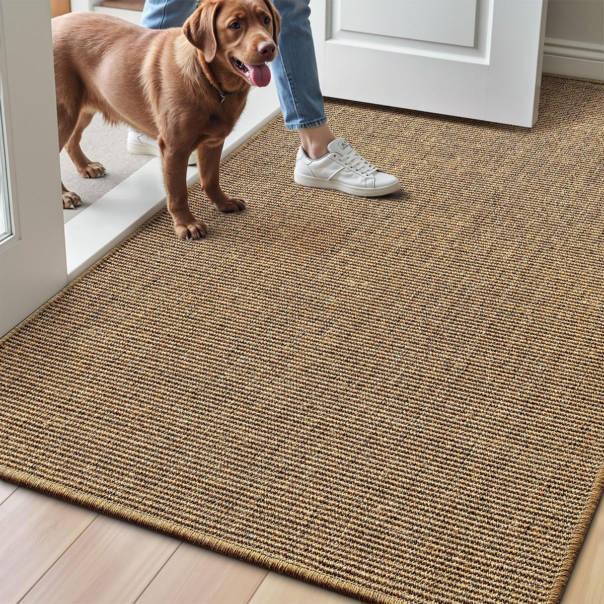 LUMI door mat in brown sisal, entrance-ready and breathable for dry floors.