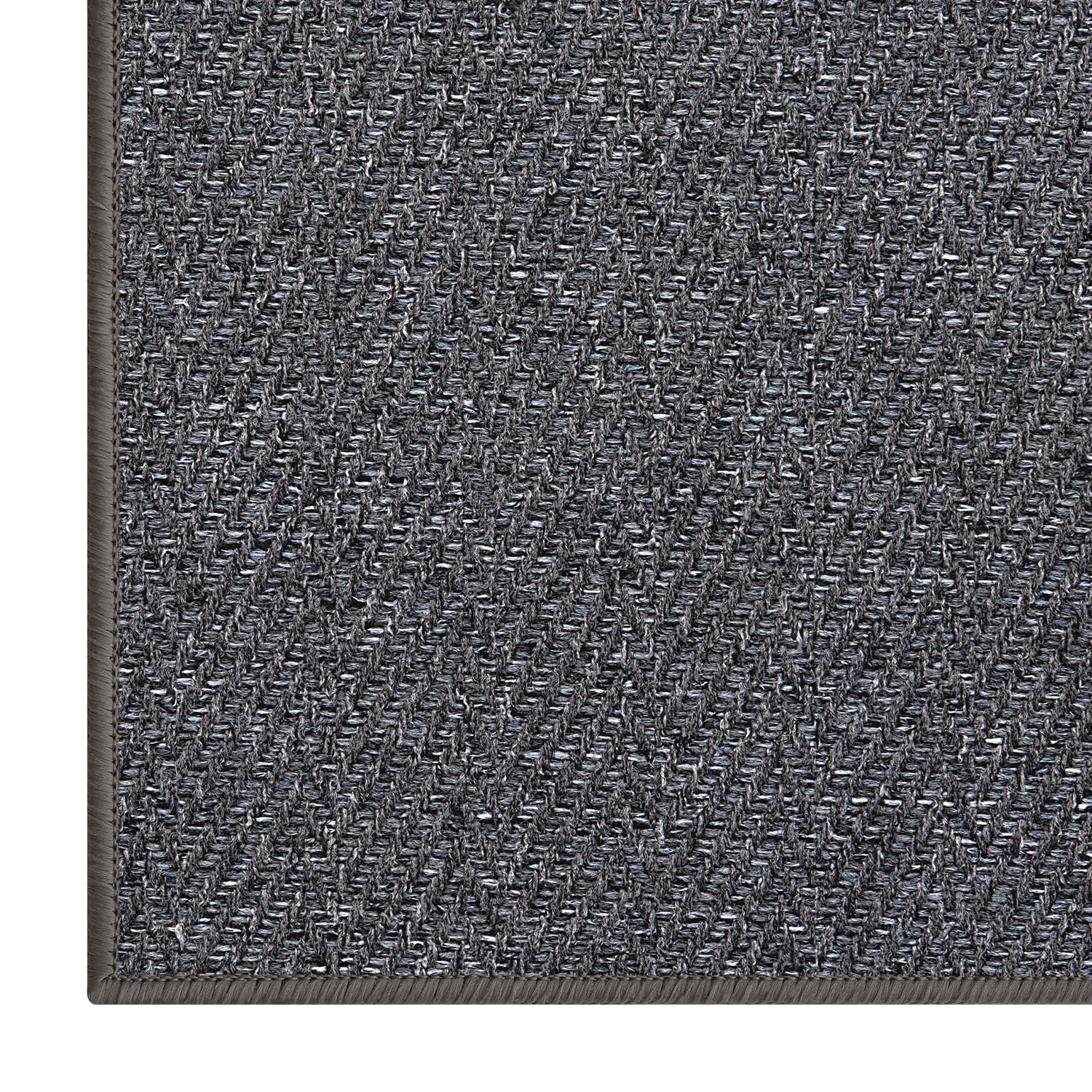 LUMI stain-resistant material keeps entrance looking fresh longer.