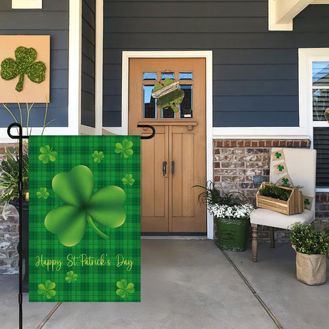 Lumifan flag close-up shows clovers and Celtic pattern for festive flair