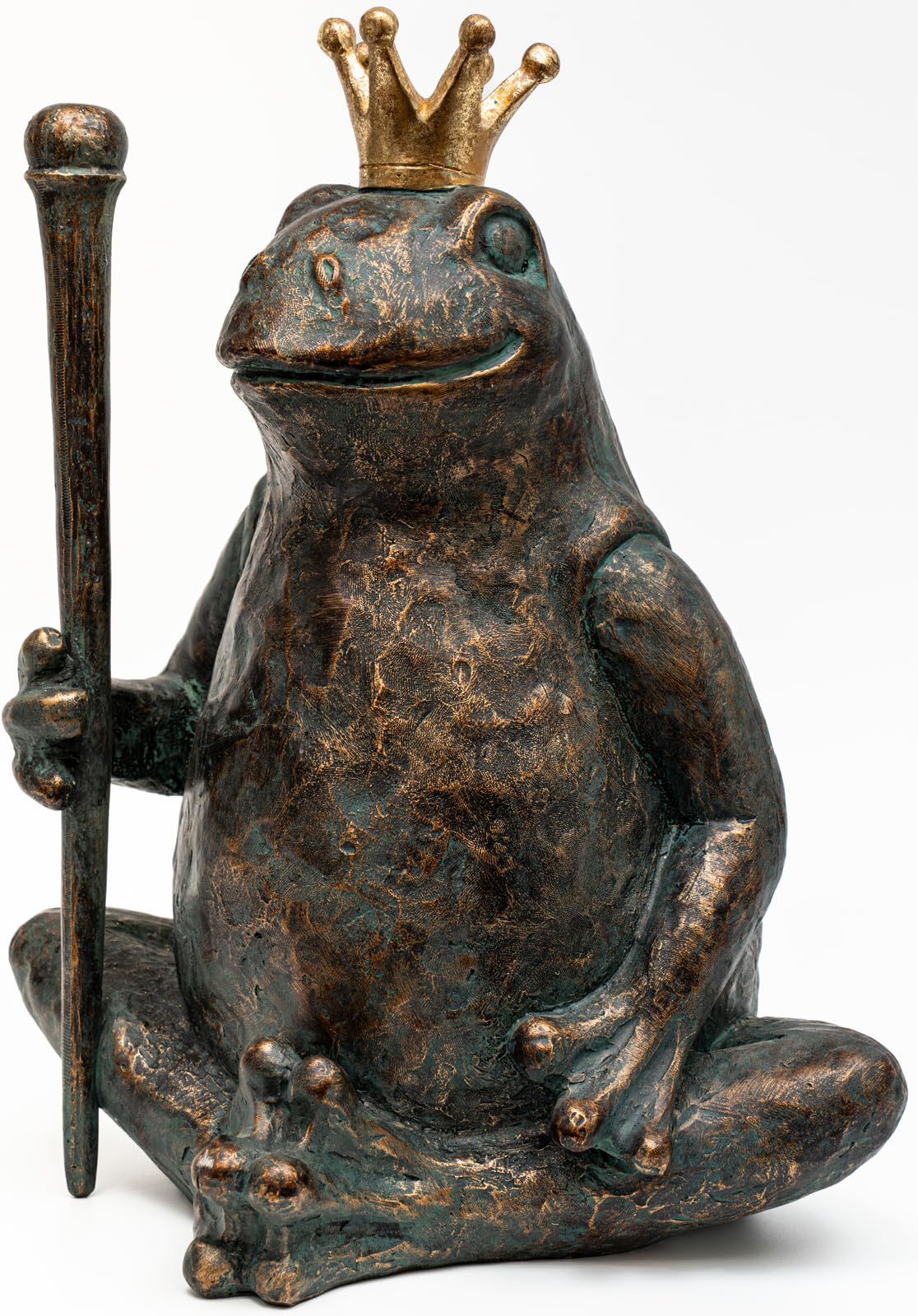 Lune cle frog garden statue enhances outdoor decor with antique bronze patina.