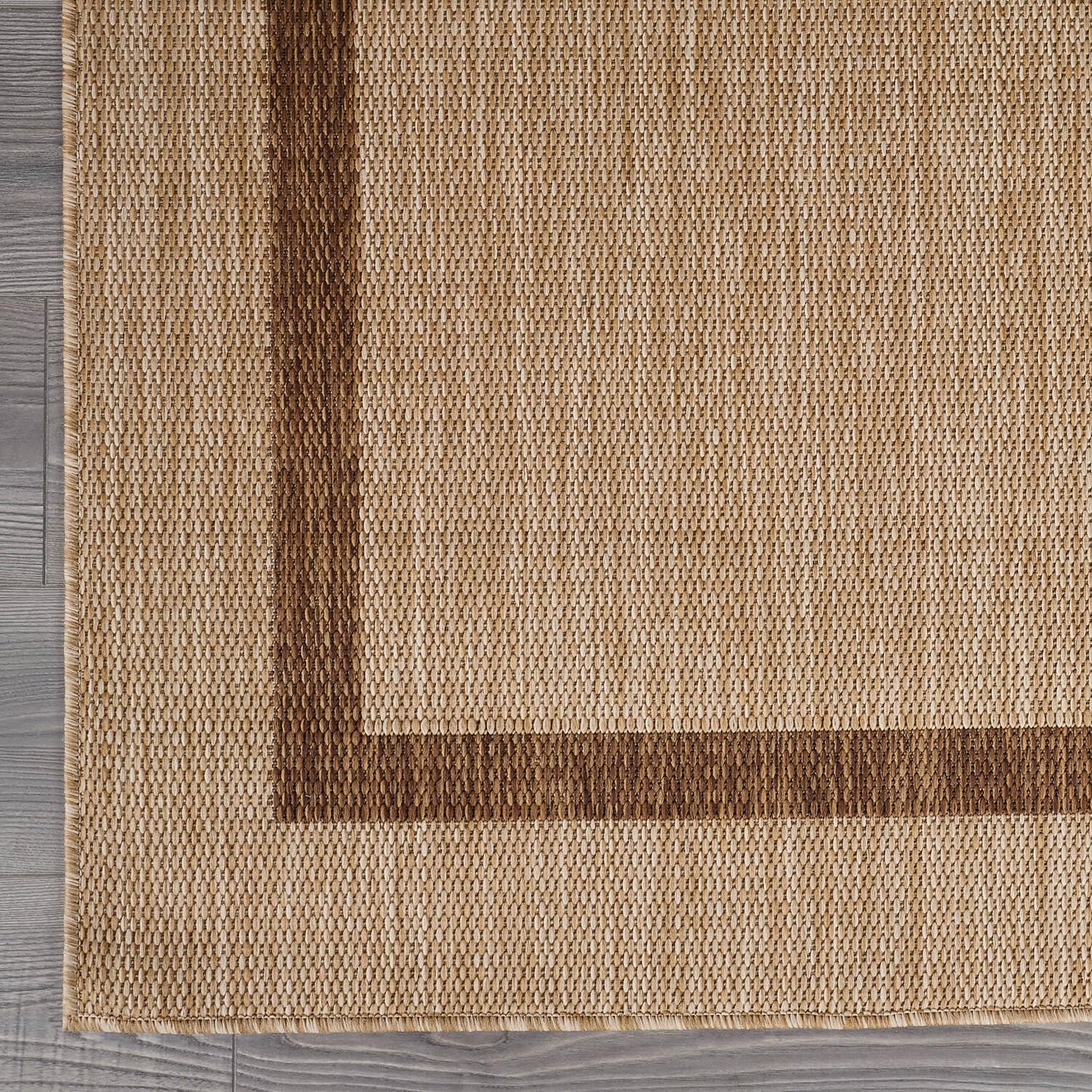 Luul Home 5x7 rug with stain-resistant fibers for outdoor wear.
