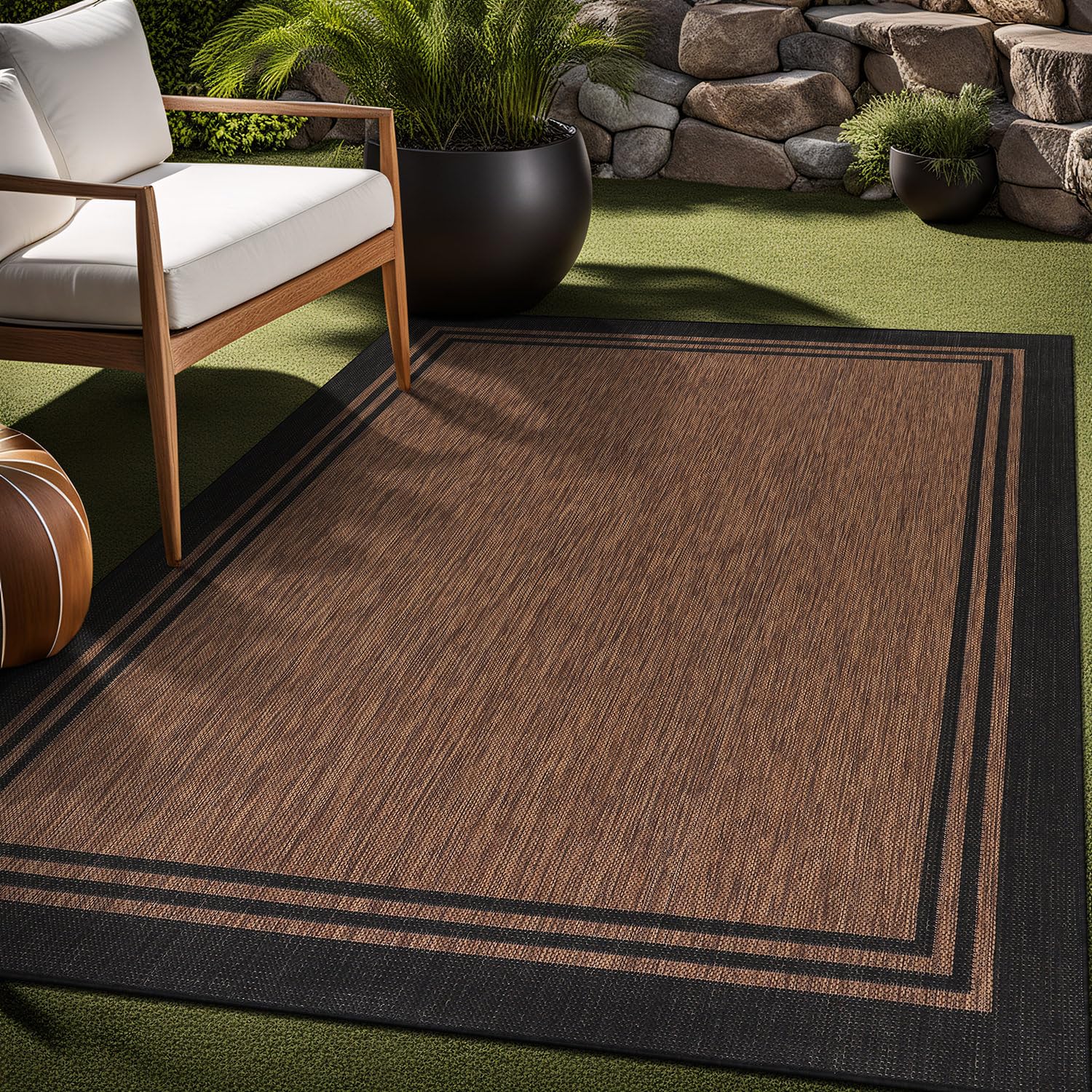 Luul Home durable outdoor rug, easy to clean and maintain
