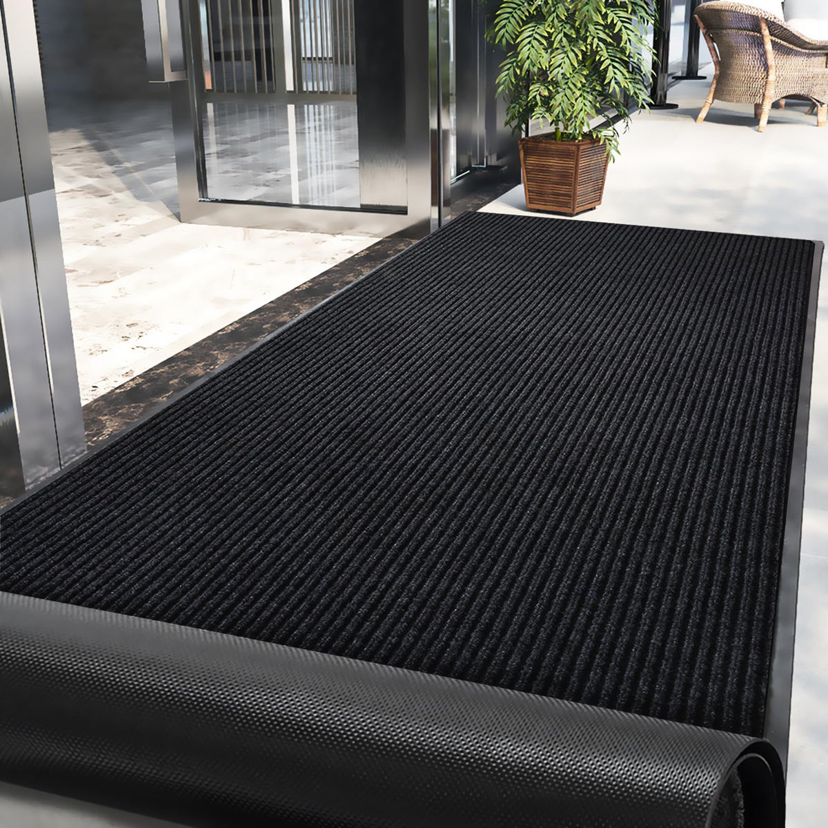 LVETOLS high-traffic doormat with striped brush texture scrapes dirt from shoes.