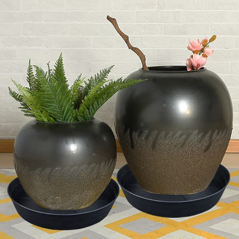 LWALRS indoor outdoor use plant saucer for versatile placement.