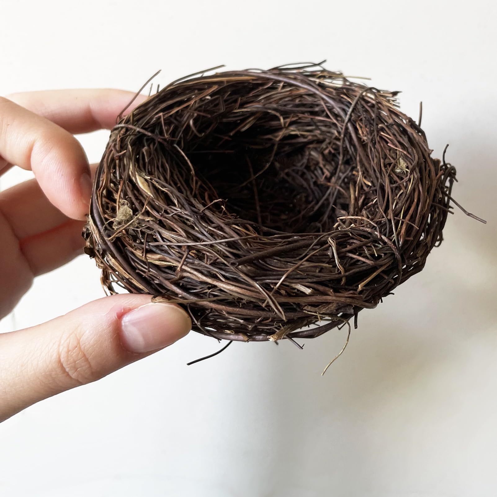 LWINGFLYER rattan bird nest 6cm for natural garden decor and resting space.