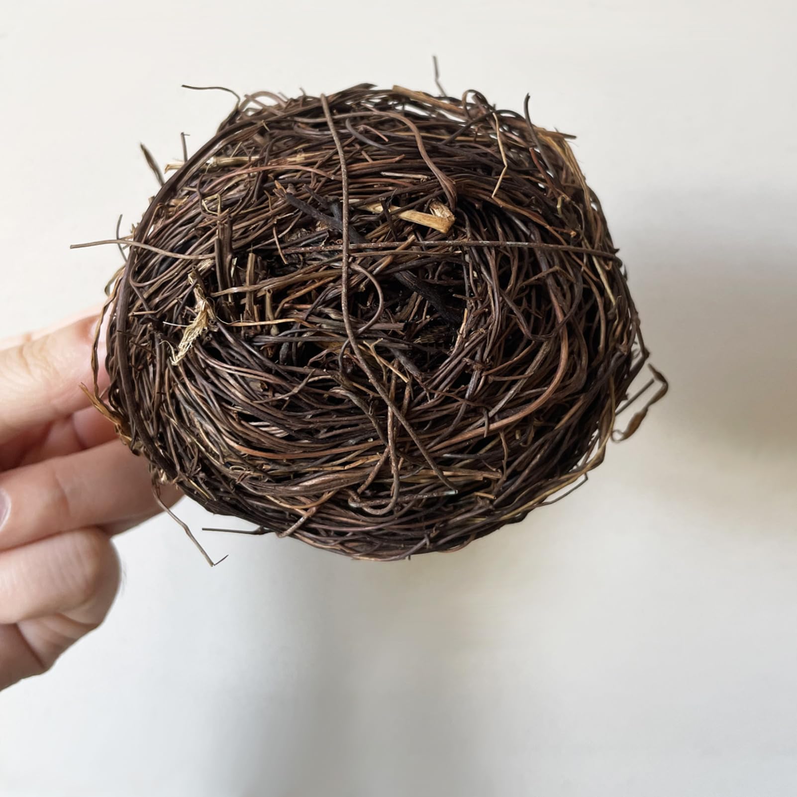 LWINGFLYER rattan bird nest 8cm enhances table centerpiece and visual charm.
