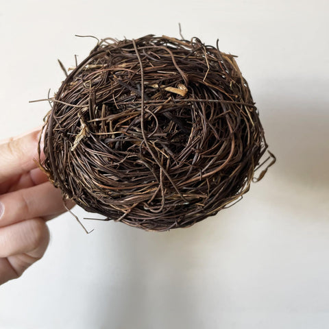 LWINGFLYER rattan bird nest 8cm enhances table centerpiece and visual charm.