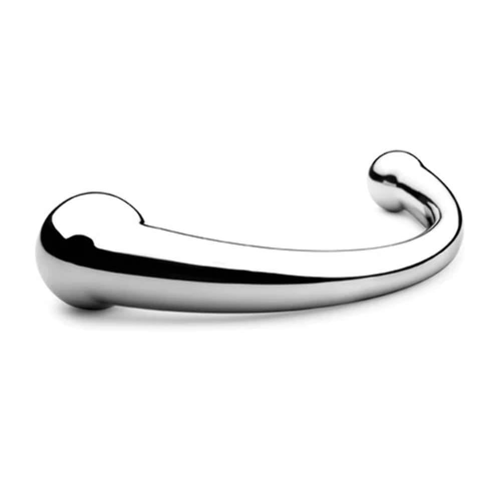 Lynoocy in-use demonstrates balanced weight for controlled, precise massage.