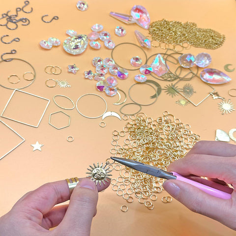 Lyukii octagonal crystal bead adds geometric sparkle to designs