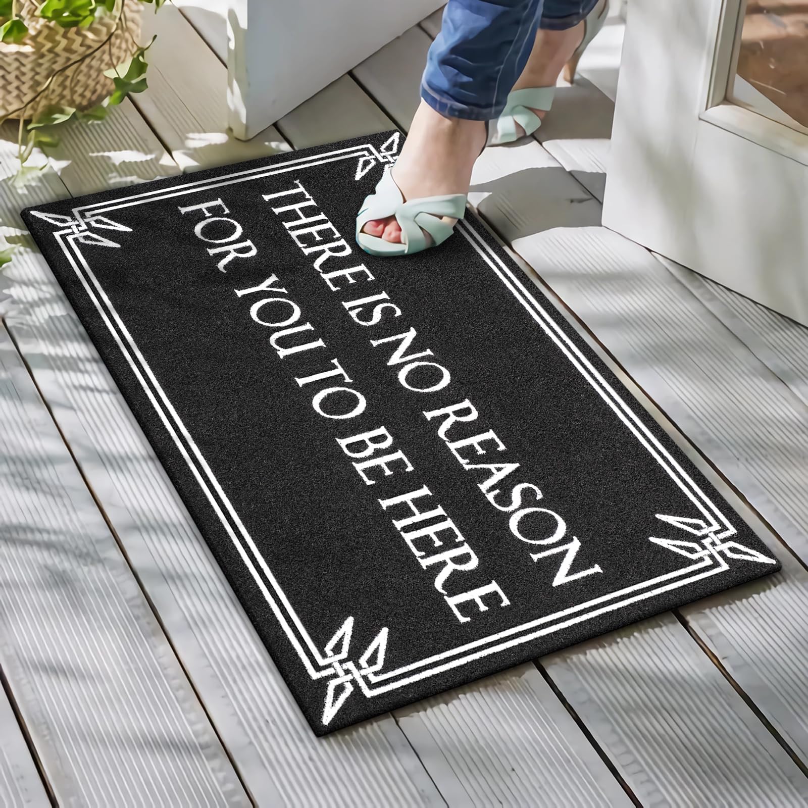 Lzuso door mat shows non-slip rubber backing to prevent slips at entryways.