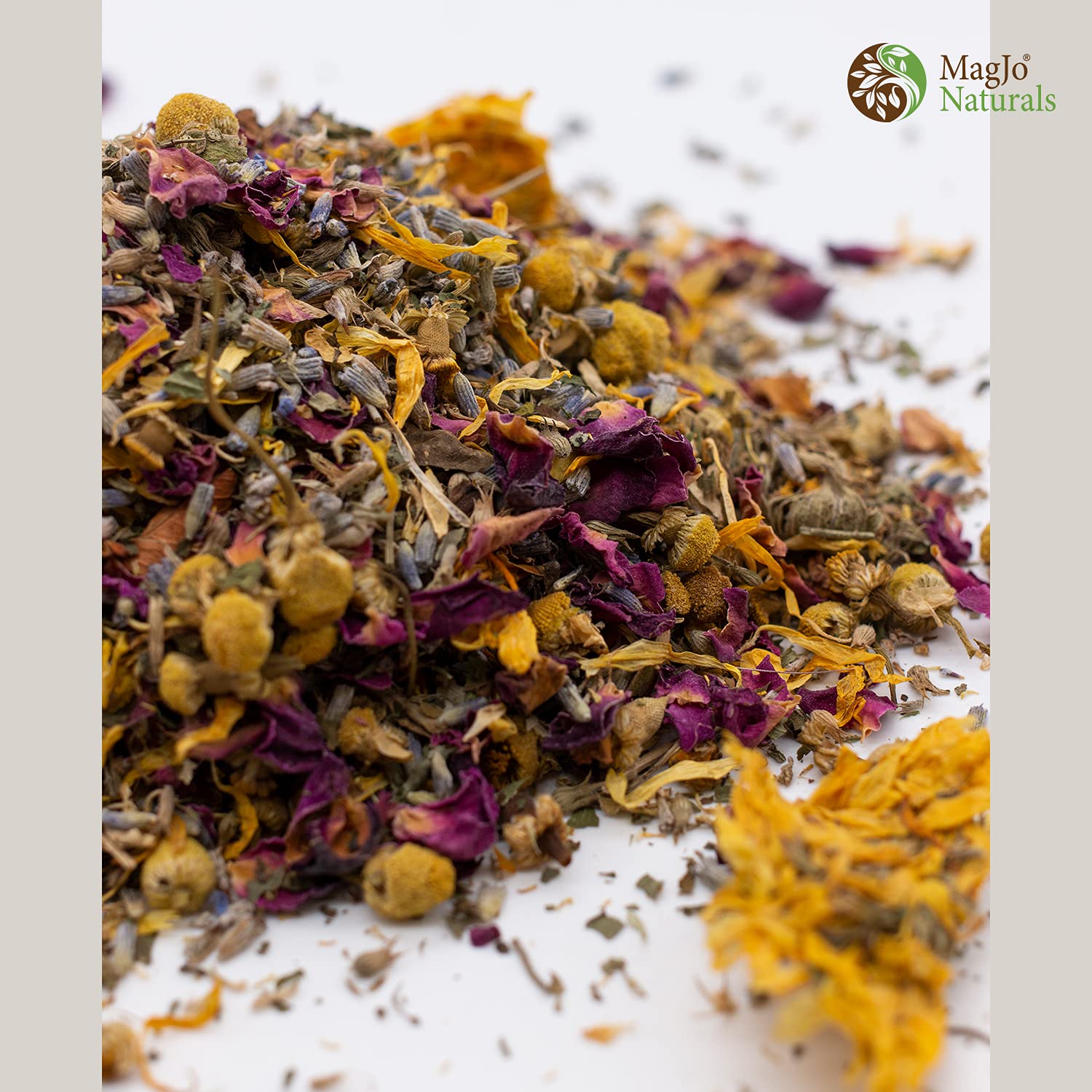 MagJo coop sprinkles in nest boxes for natural aromatics and freshness.