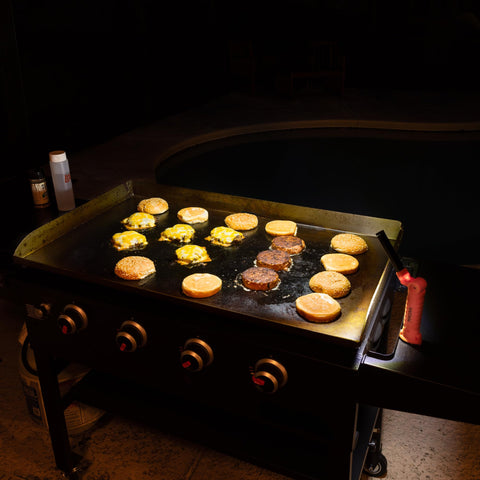 Magna Outdoors griddle night light shows built-in rechargeable battery and USB charging indicator.