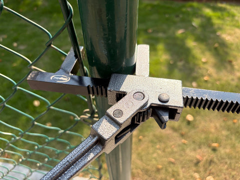 Magoleo fence stretcher works with chain link and woven wire fences