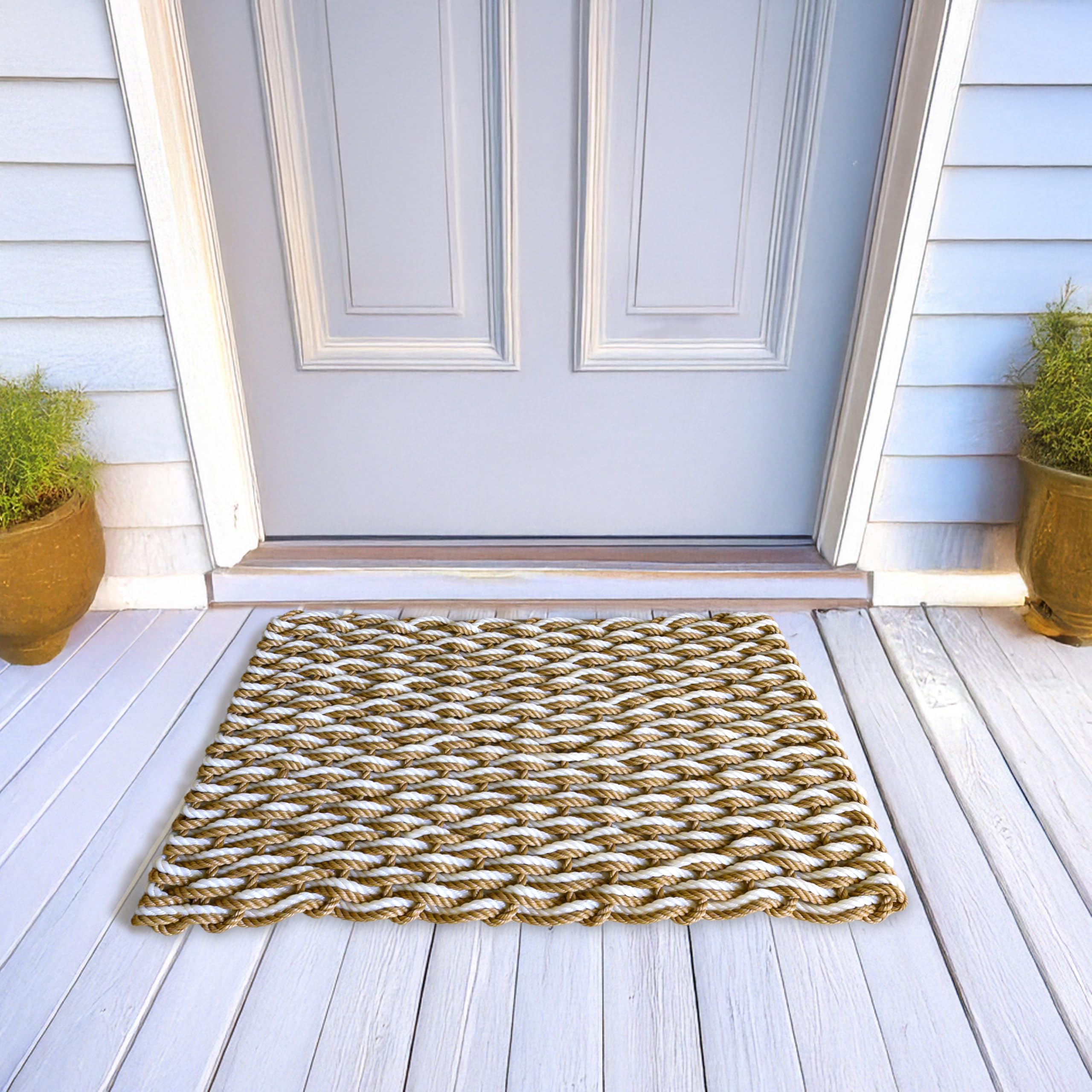 MAINEVENT lobster rope texture close-up highlights durable all-weather outdoor design.