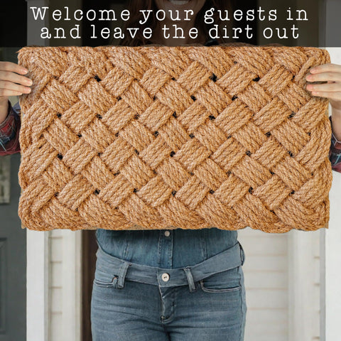 MAINEVENT gift-ready doormat suits housewarming and hostess gifts.
