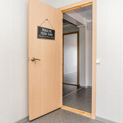 Maitys size 28x13 cm offers clear visibility without crowding entryways.