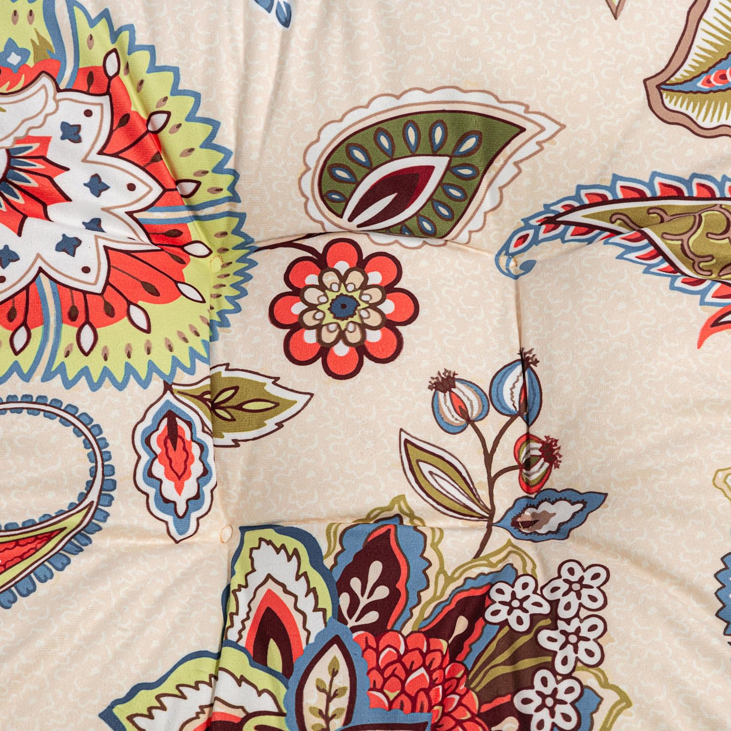 Makimoo 100 polyester filling offers extra comfort.