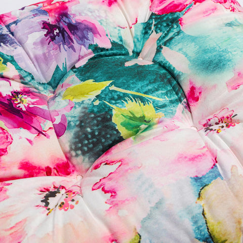 Makimoo outdoor cushion features durable polyester fabric for year-round use.