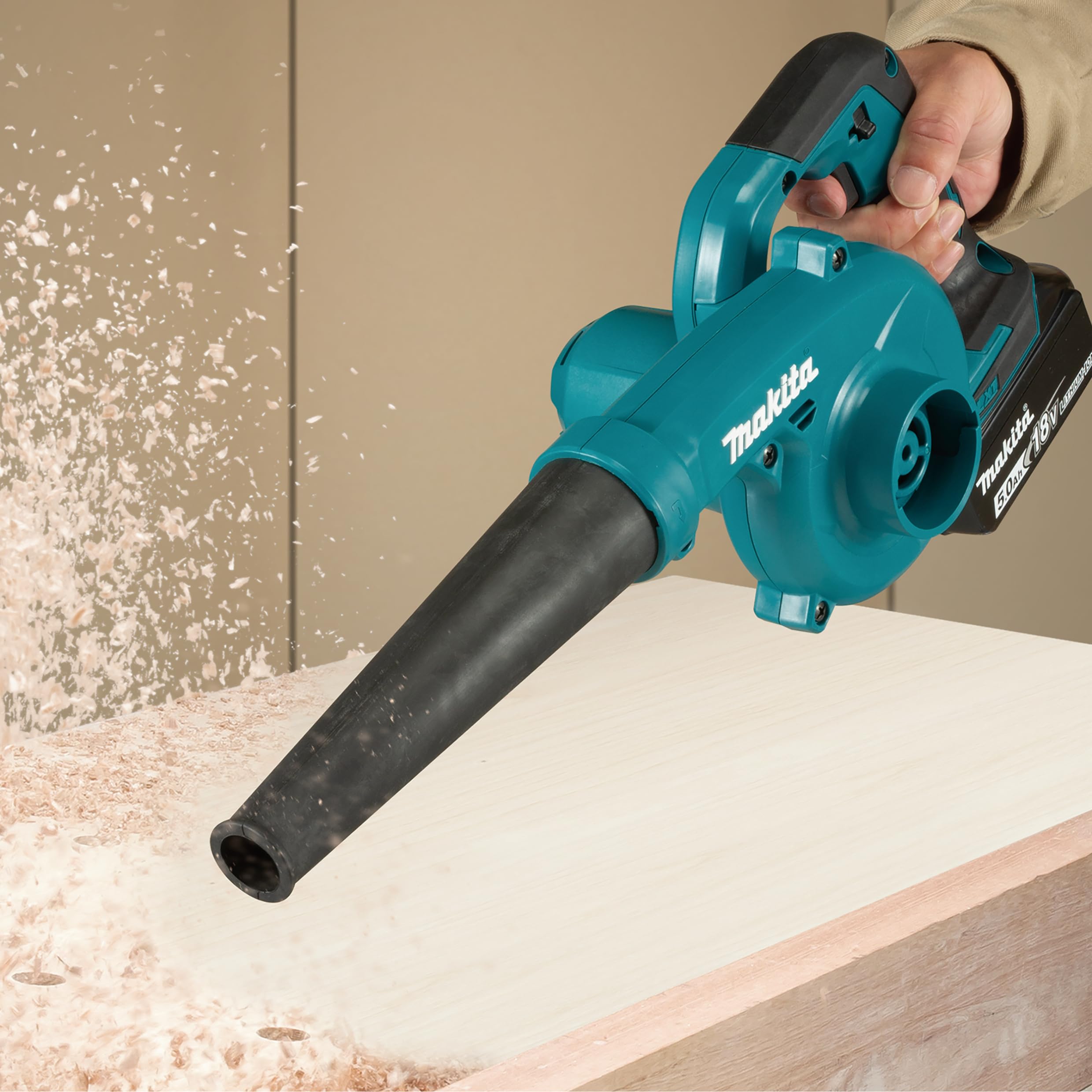 Closeup of Makita rubber blower nozzle showing durable, flexible material.