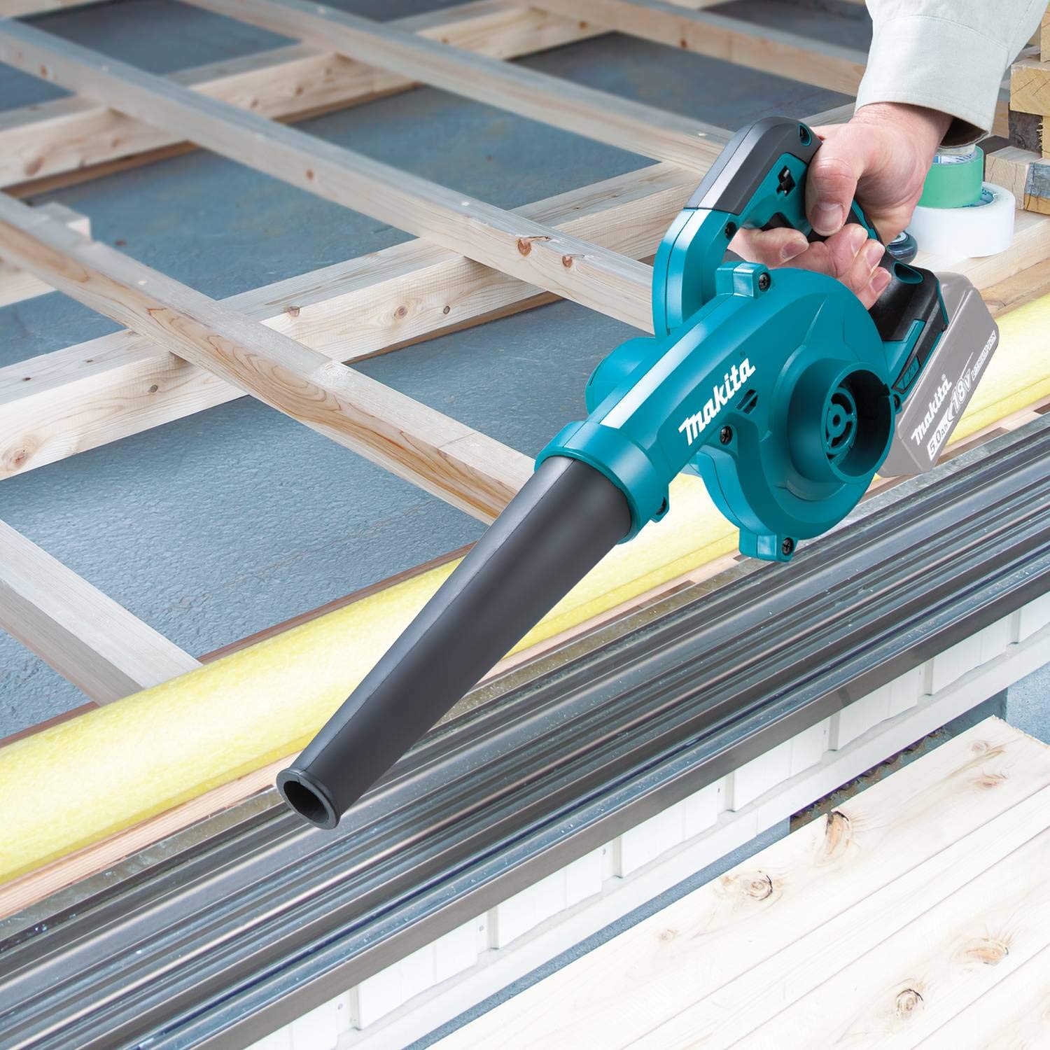 Makita XBU05Z compact design illustrating lightweight form factor for mobility