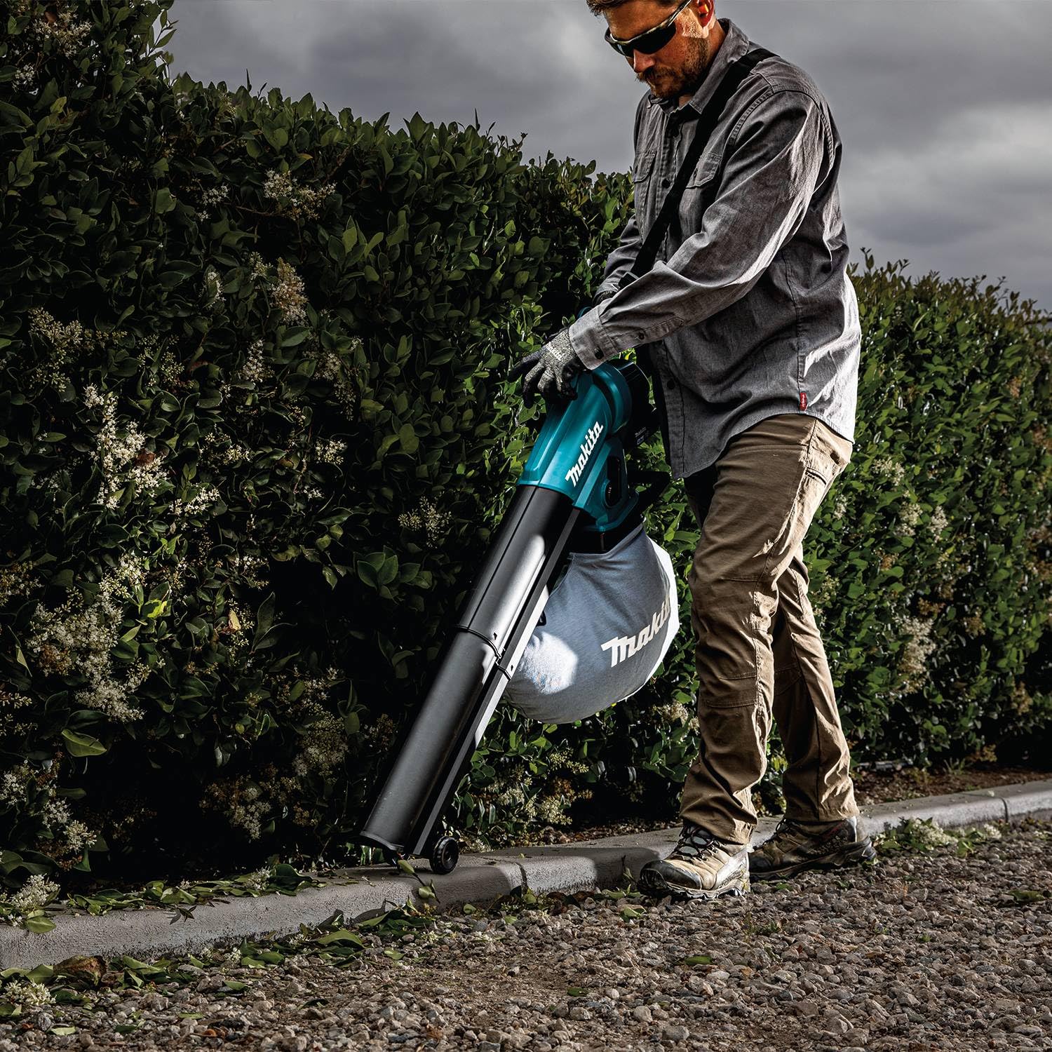 Makita XBU07Z removable wheels image for easier transport on varied terrain.
