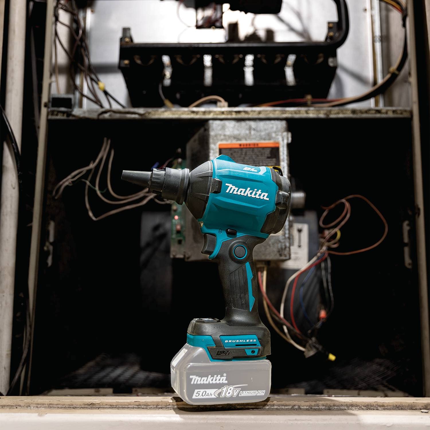 Makita XSA01Z compact 7-inch body designed for tight spaces.