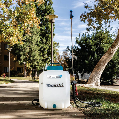 Makita XSU01Z translucent tank shows liquid level at a glance.