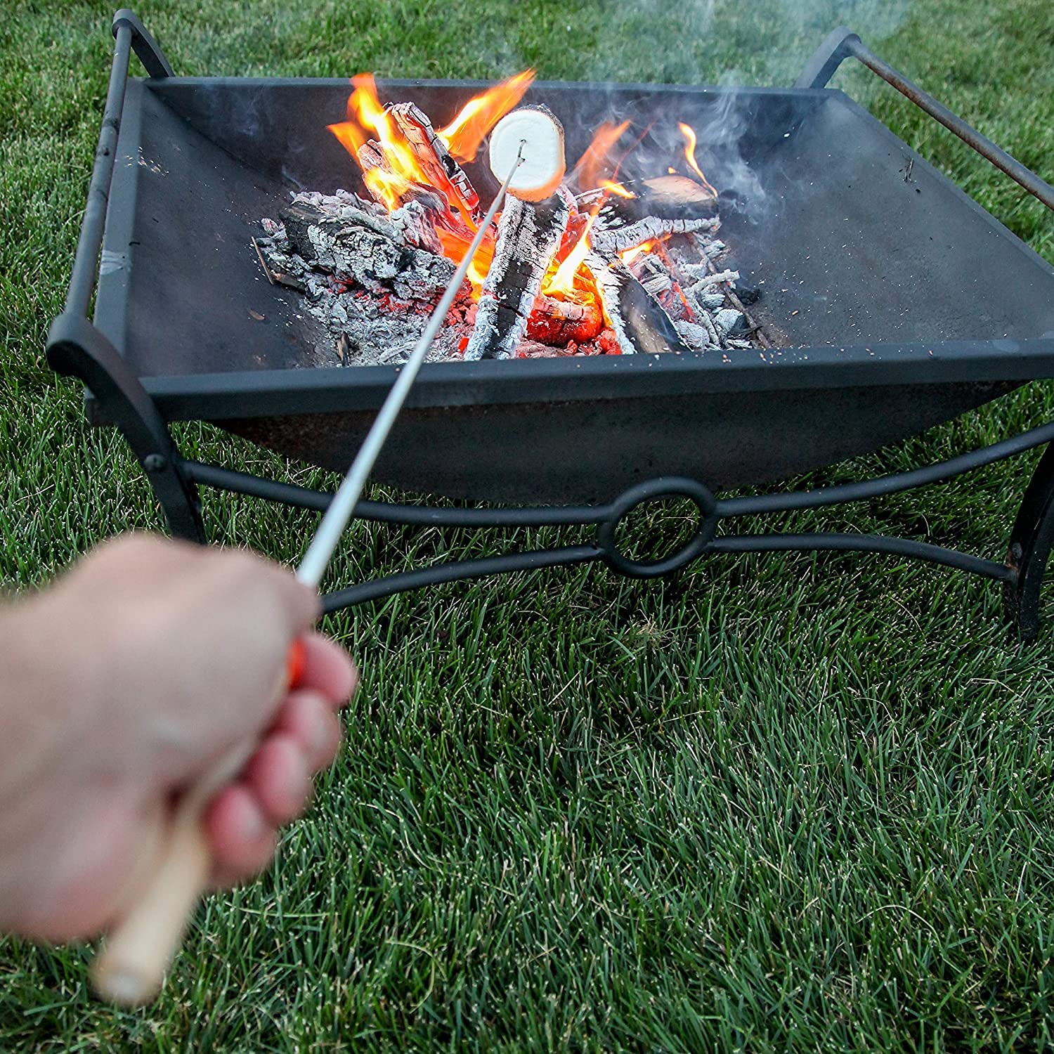 MalloMe Smores Sticks pack of five offers family roasting versatility.