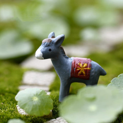 MAOMIA donkey figurines for terrariums and plant pots.