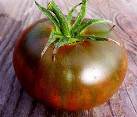 Marde Ross & Company Black Brandywine tomatoes close-up ideal for fresh slicing.