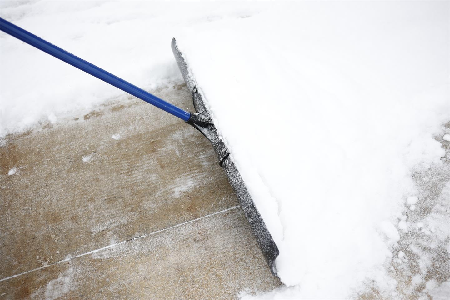 Marshalltown Polar Pusher D-grip improves control during pushing.