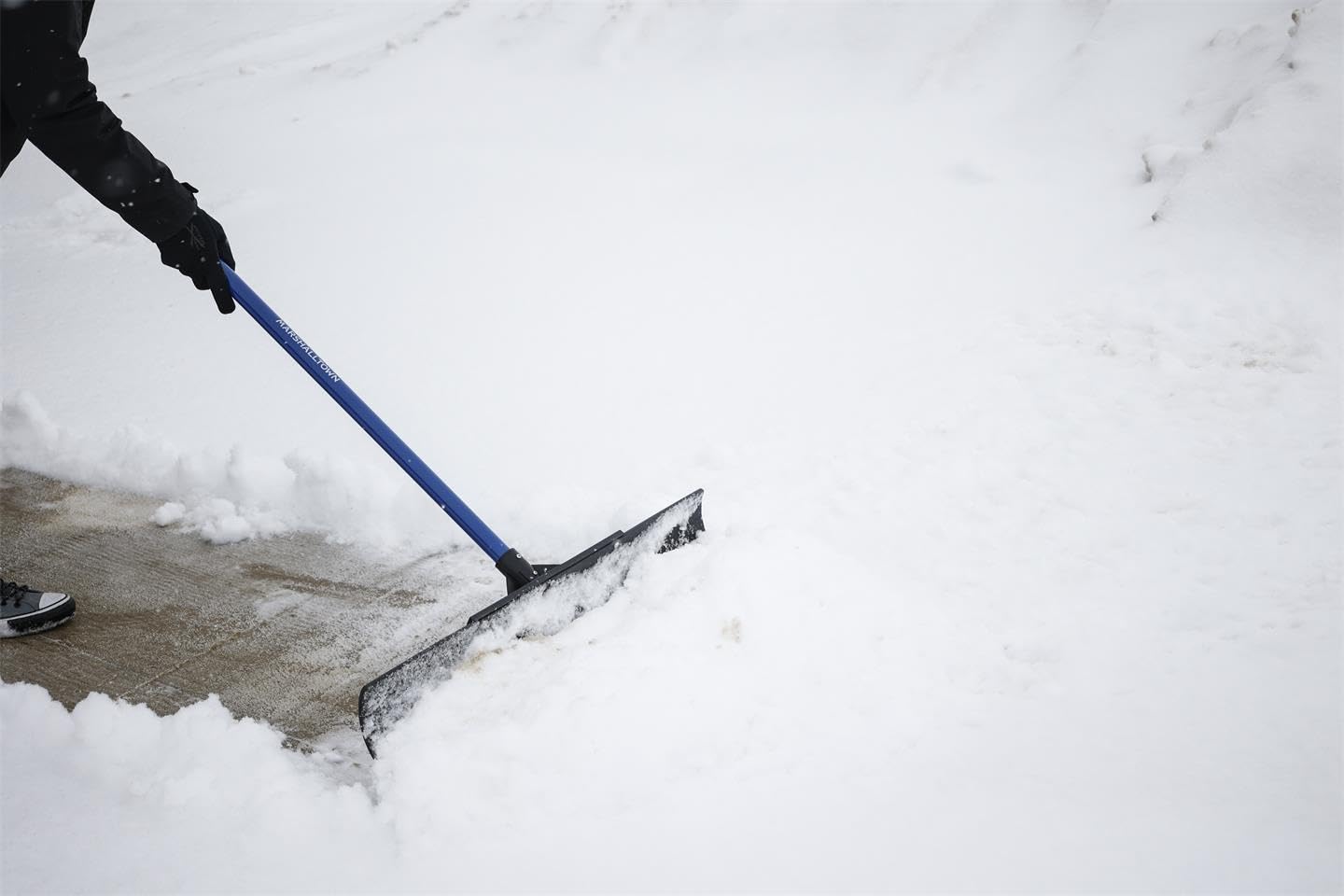 Angled blade design on the Polar Pusher increases pushing power.