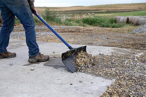 Deck snow-clearance with the Polar Pusher for a smooth surface edge.