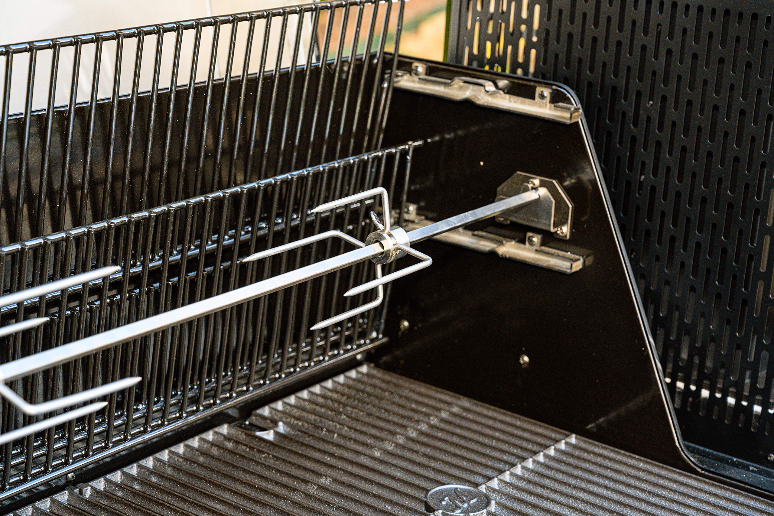 Masterbuilt Gravity Series meat claws secure foods for even browning
