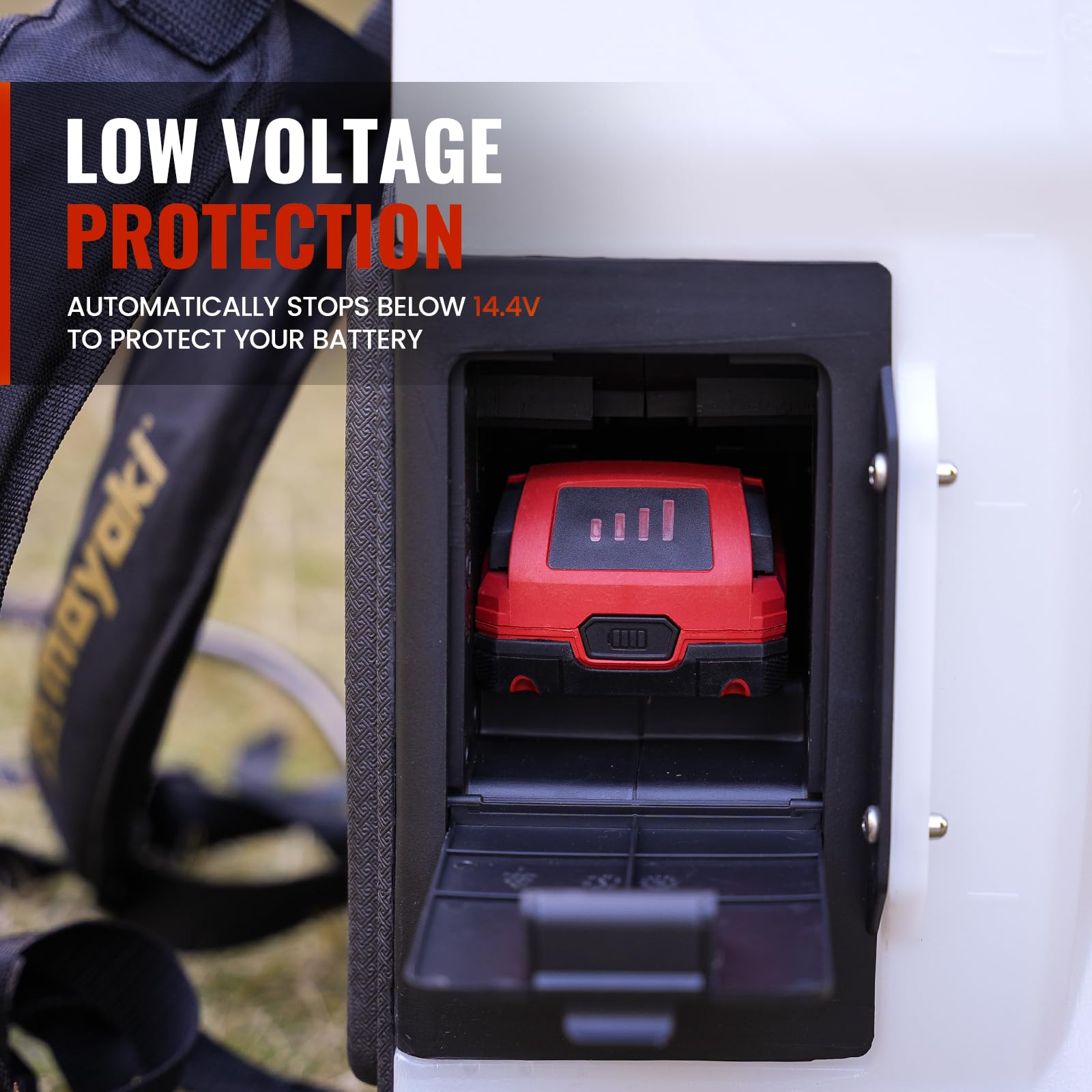 MaxMore translucent tank shows fluid level for precise application planning.