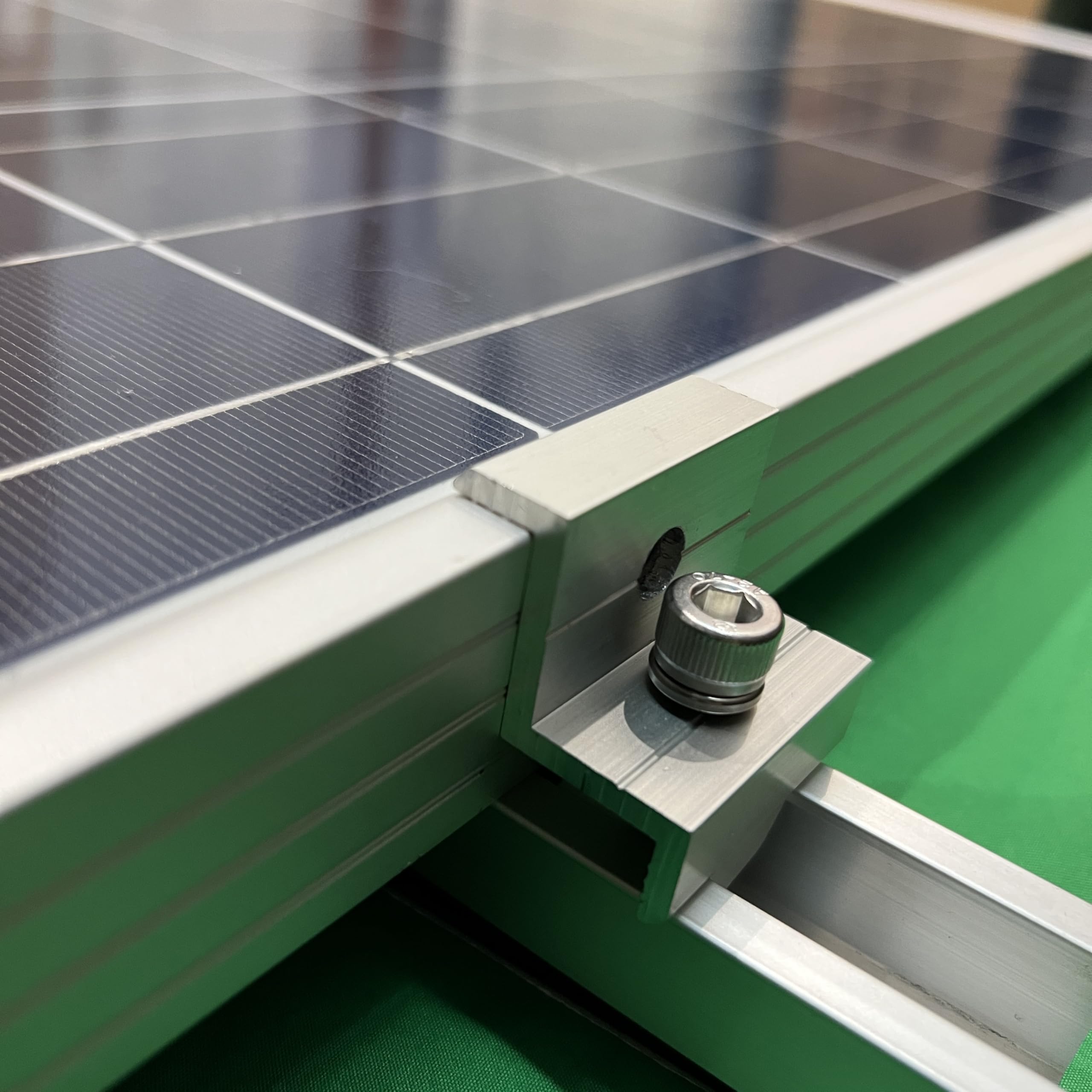 MCOOH rubber pad enhances grip and vibration dampening during installation.