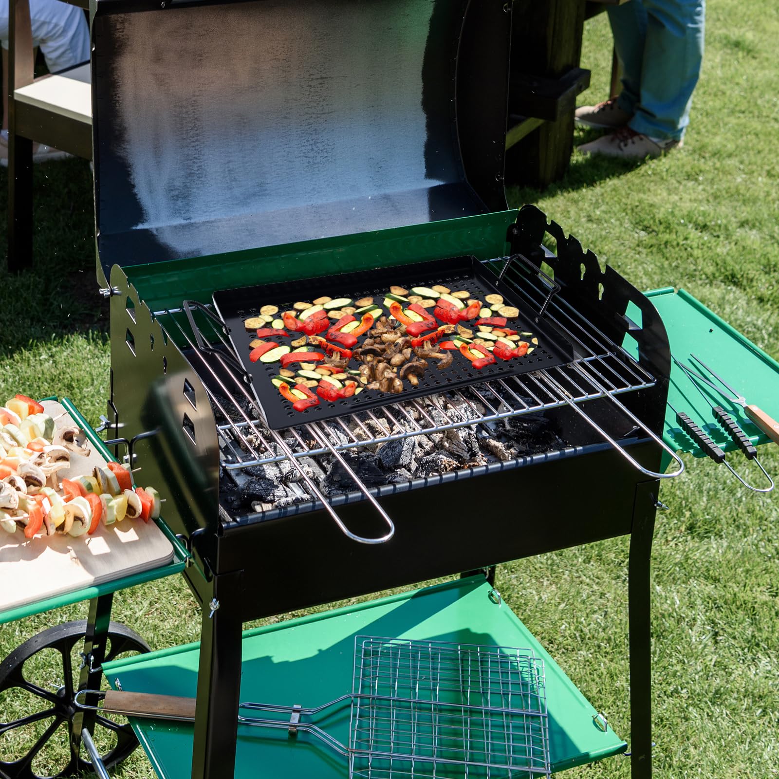 MEHE easy-clean coating makes post-cook cleanup quick and simple.